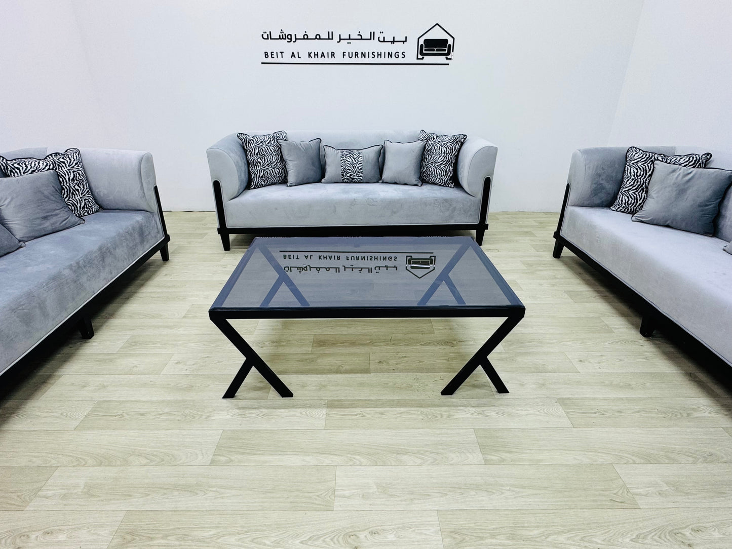 الطقم عناقي 11 اشخاص مع 1 طاولة