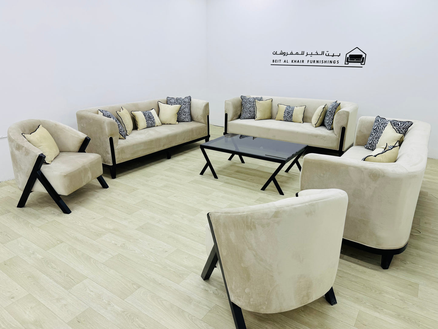 الطقم عناقي 11 اشخاص مع 1 طاولة
