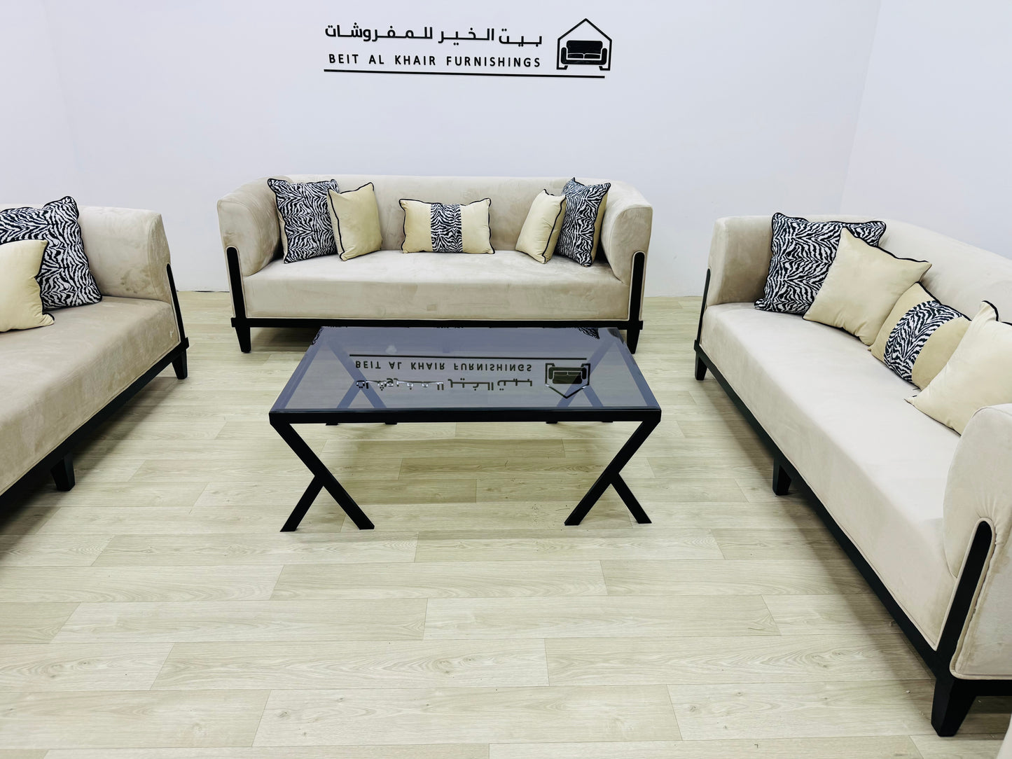 الطقم عناقي 11 اشخاص مع 1 طاولة